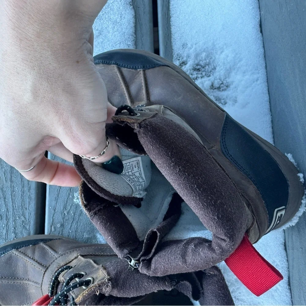 UGG Kids Winter Duck Insulated Brown Boots size 5